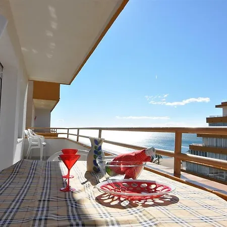 Hotel Holiday Center 3*